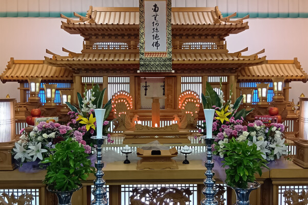 家族葬の花水木 徳島鮎喰セレモニーホール祭壇