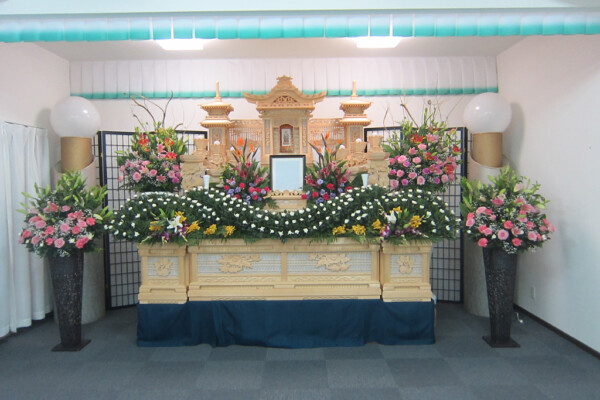 家族葬の花水木 徳島鮎喰セレモニーホール祭壇