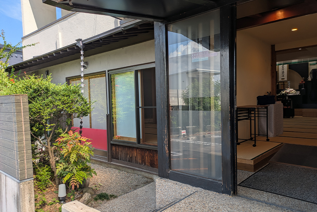 家族葬の花水木 丸亀郡家セレモニーホールエントランス
